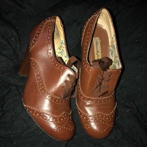 Brown American Eagle Oxford Heels 5.5